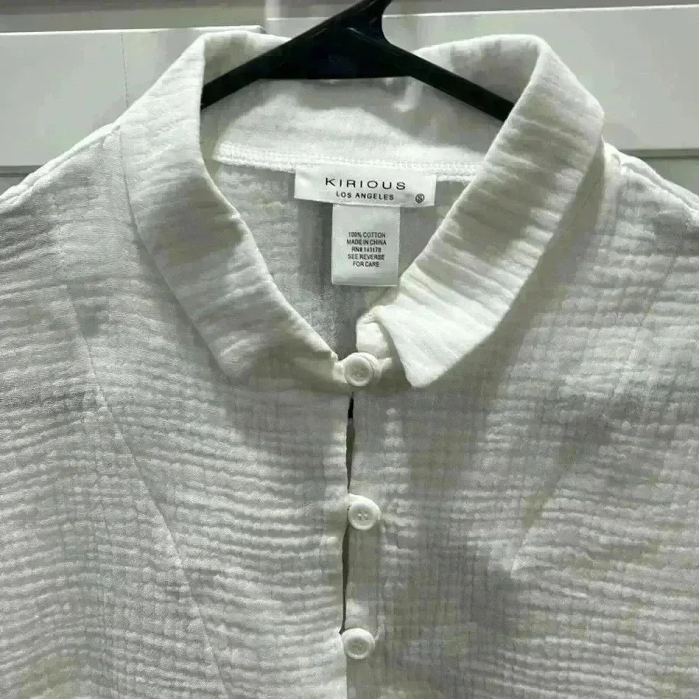 Kirious NEW Women’s White button up shirt New with tags. Size Small 100% Cotton - Picture 3 of 7